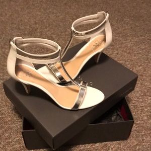 Vince Camuto white high heels 7.5 womens